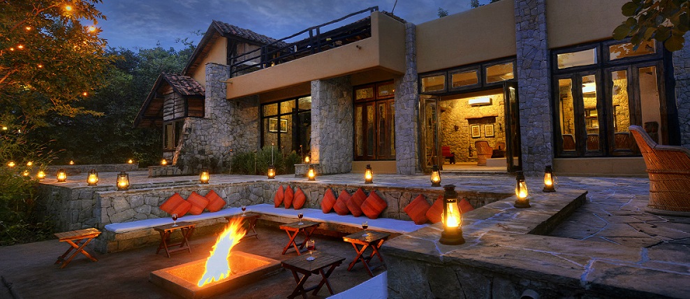 A Luxurious Kanha Tour with a Staying Experience at Kanha Earth Lodge